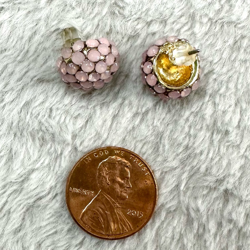 ❌SOLD❌💗Pink Cluster Studs - Picture 5 of 6